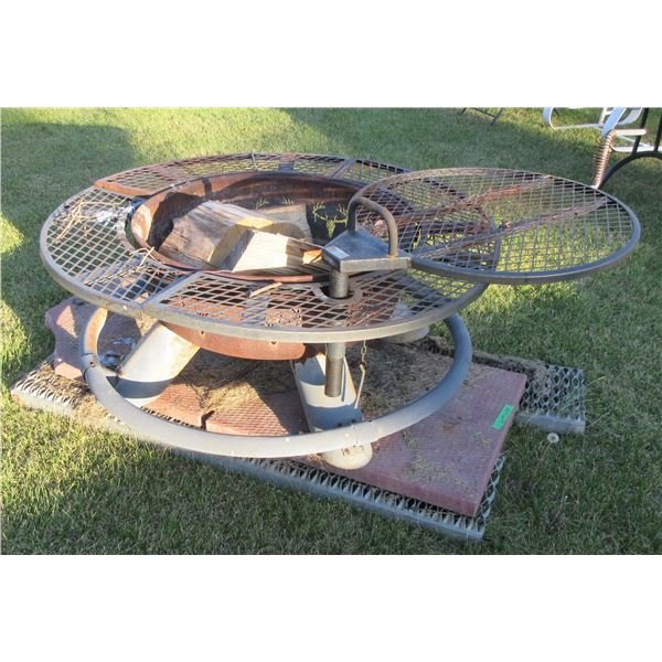 FIRE PIT (30" X 10") C/W REMOVABLE SPARK SCREEN & DEER HEAD LAZER ETCHED IN FIRE RING
