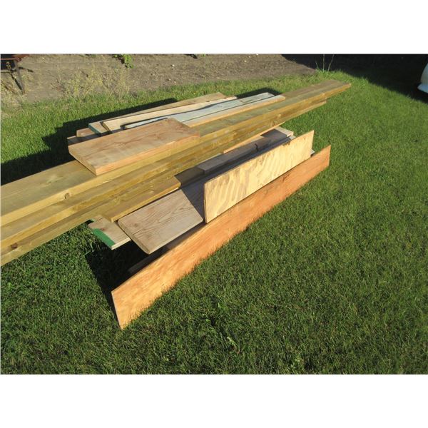 PALLET C/W APPROX. 30 PIECES OF HARDWOOD