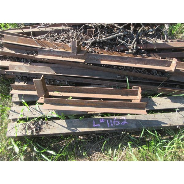 PILE C/W ASSORTED ANGLE IRON & SQUARE TUBING (APPROX. 500 LBS)