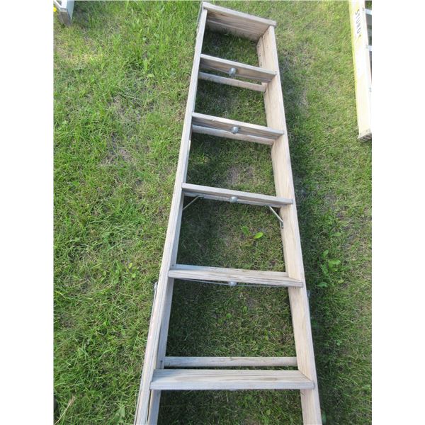 LOUISVILLE 11' WOOD STEP LADDER