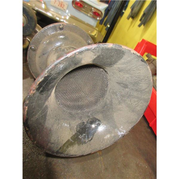 VINTAGE:   HORN & LICENSE PLATE HOLDER