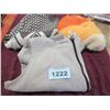 Image 1 : 3 SWEATERS (SIZE MEDIUM, LARGE & XL)