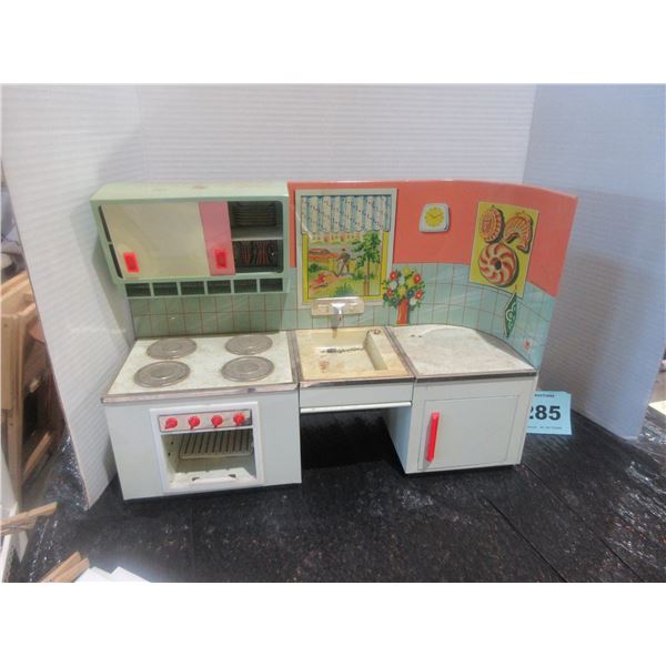 COLLECTABLE:  METAL TOY KITCHEN C/W ACCESSORIES