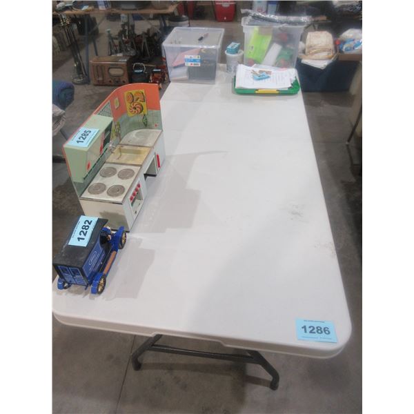 FOLDING PLASTIC 6' TABLE