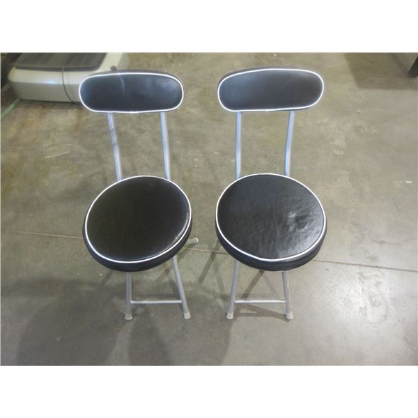 2 FOLDING CHAIRS (BLACK)