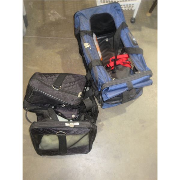 2 TRAVEL KENNELS & ACCESSORIES