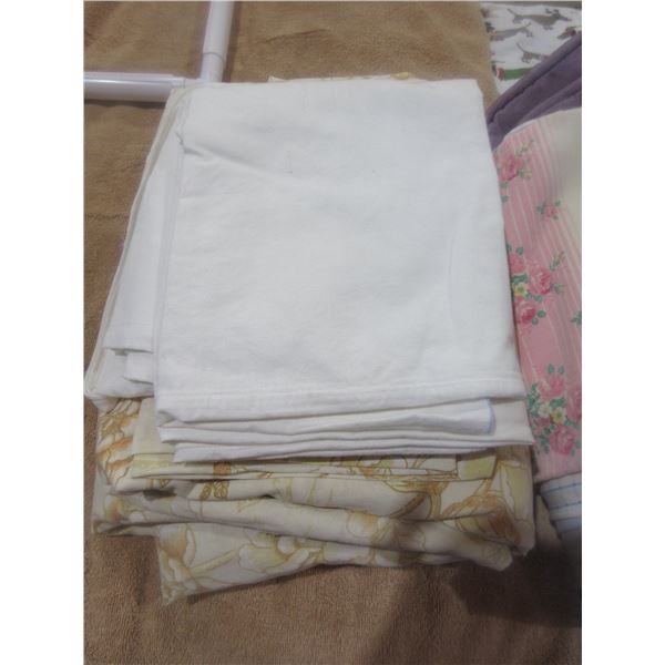 DOUBLE SIZE FLAT SHEETS & PILLOW CASES - BUNDLE