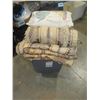 Image 2 : TOTE C/W ASSORTED PILLOWS & THROW CUSHIONS