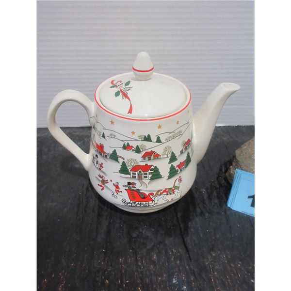 CHRISTMAS TEAPOT