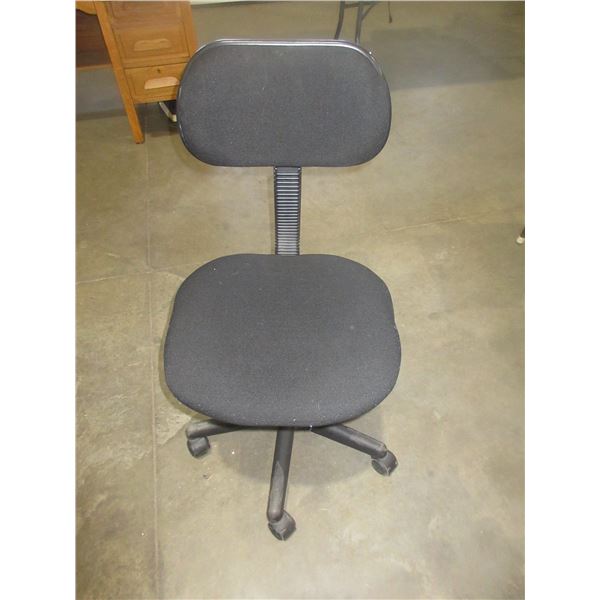 BLACK OFFICE CHAIR