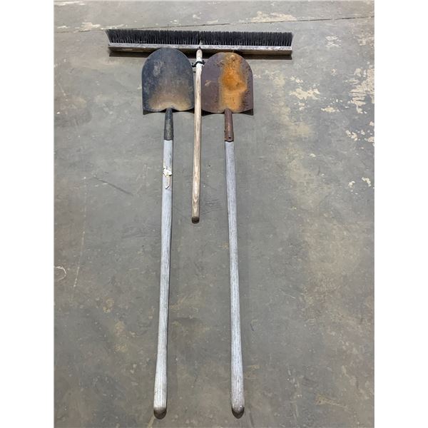 2 SHOVELS, PUSH BROOM/SQUEEGEE