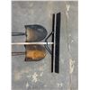 Image 3 : 2 SHOVELS, PUSH BROOM/SQUEEGEE