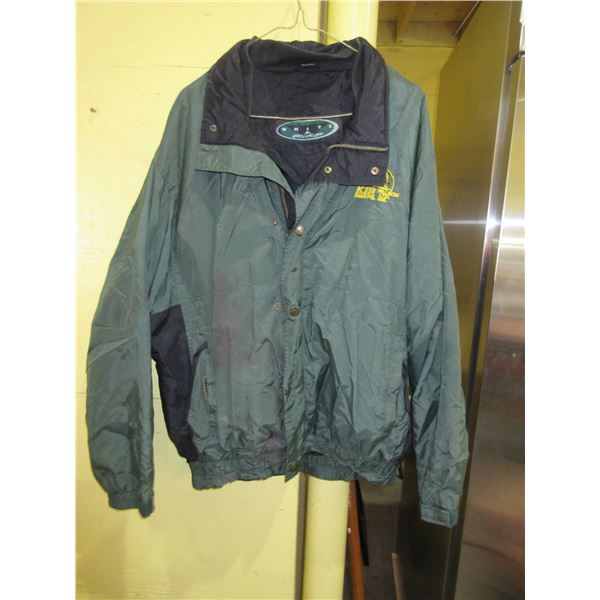MEN'S WHITE RIDGE (GREEN) WINDBREAKER JACKET (SIZE XL) & BLACK FLEECE SWEATER (SIZE 2XL)