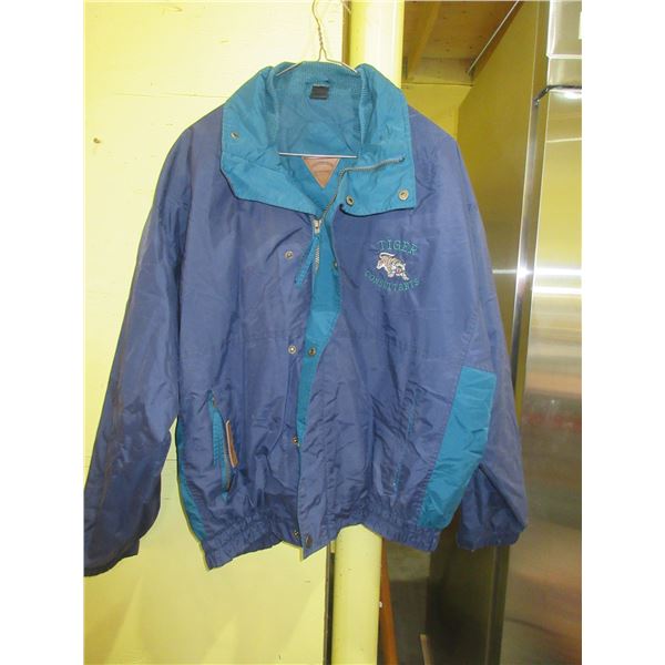 MEN'S BLUE WINDBREAKER (SIZE LG) & MEN'S KIRKLAND BLUE SWEATER (SIZE XXL)