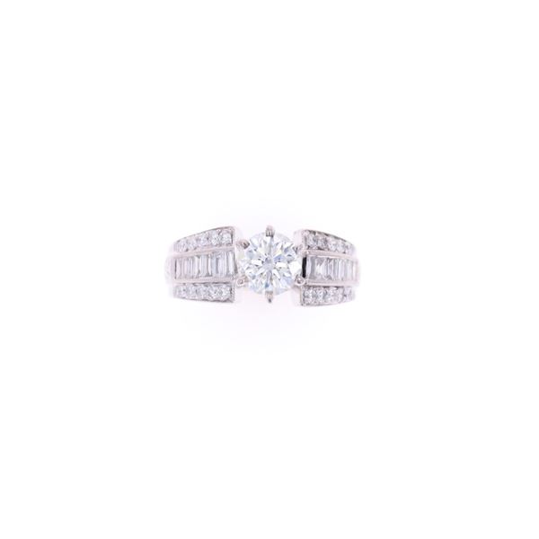 Elegant RARE VS2 Diamond 18k White Gold Ring