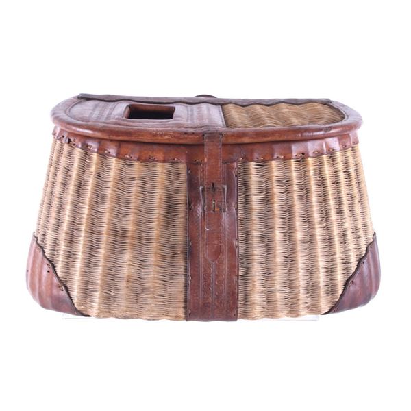 W.H. McMonies & Co. Model 50 Size 5 Fishing Creel