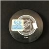 Image 2 : WAYNE GRETZKY SIGNED OILERS HOCKEY PUCK GCG HOLO