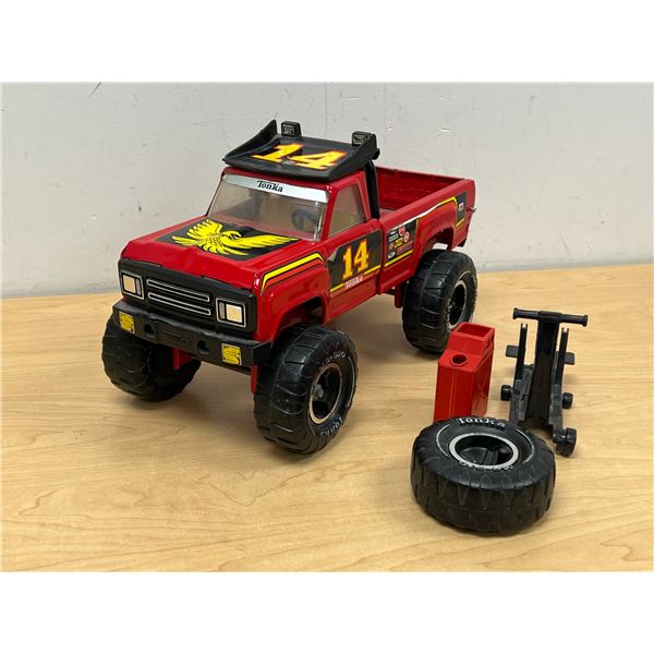 Tonka Pressed Steel Off Road Truck with Spare Tire & Accessories Approx: 14.5x7.5 & 8.5"T
