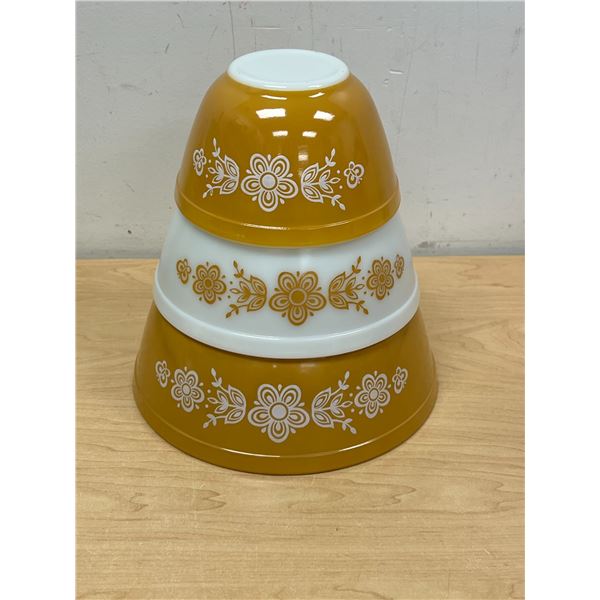 3 Pyrex Butterfly Gold Nesting Mixing Bowls - Largest 2.5 Qt.