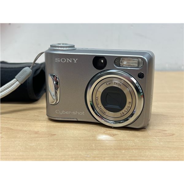 Sony Cyber-Shot DSC-S60 Digital Camera - Uses AA batteries, not tested - see photos