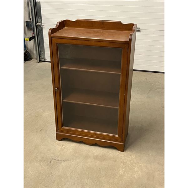 Quality Krug Furniture Display Cabinet - Smaller Approx: 24.25x11.5 & 40.5"T