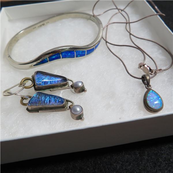 925 Sterling Bracelet, chain with pendant and pair of pierced earrings with stones (opal??)