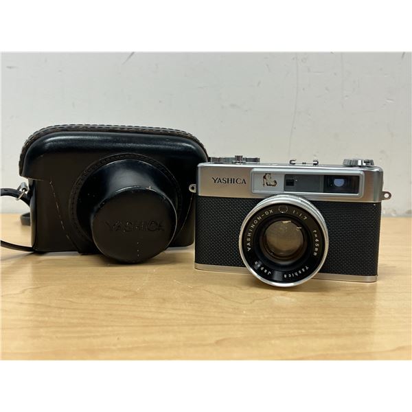 Vintage Yashica Minimatic-EL with Case - not tested, see all photos