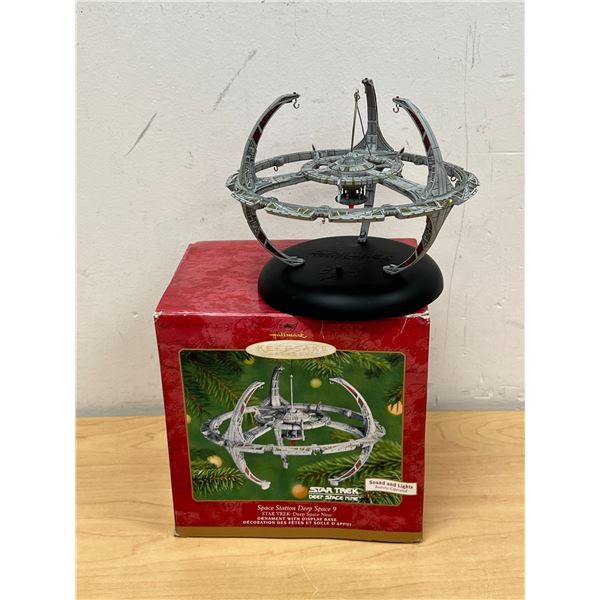 Star Trek Deep Space Nine Sounds / Lights Ornament with Box - tested quickly and worked