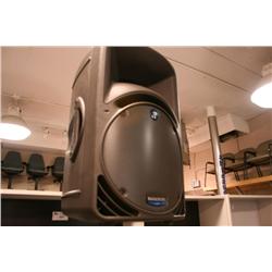 Mackie C 300 Pa Speaker With Stand And Toa Belt