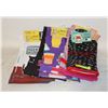 Image 1 : LOT OF BLUE Q DISHTOWELS AND OVEN MITT