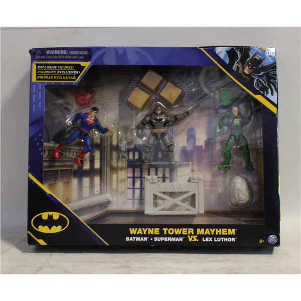 WAYNE TOWER MAYHEM BATMAN+SUPERMAN