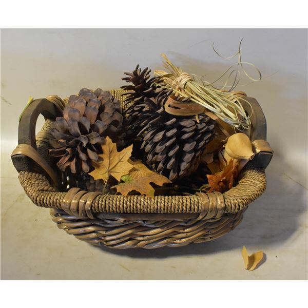 LOT OF EXTRA LARGE PINE CONES & DÉCOR