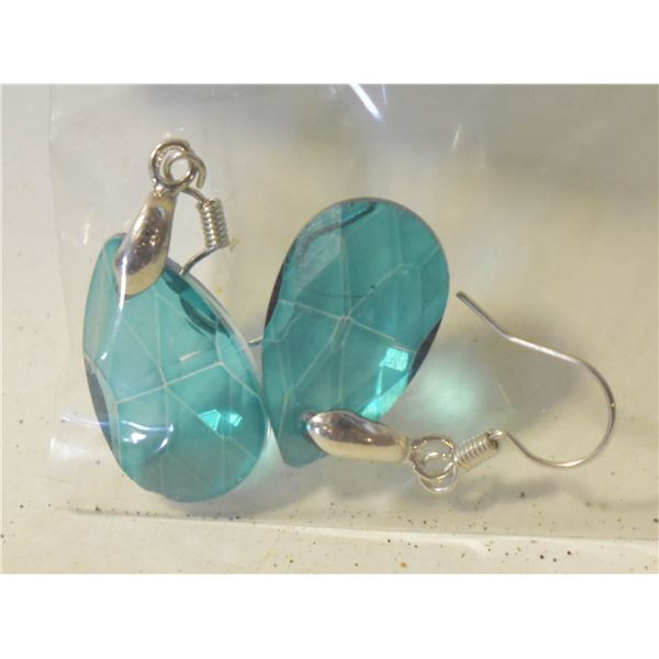 5)   PEAR SHAPED TEAL CRYSTAL DROP EARRINGS.