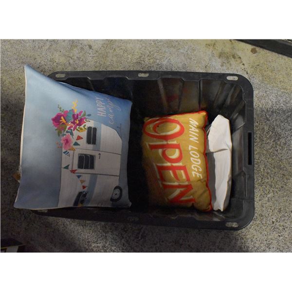 TOTE OF NEW SHOWHOME PILLOWS