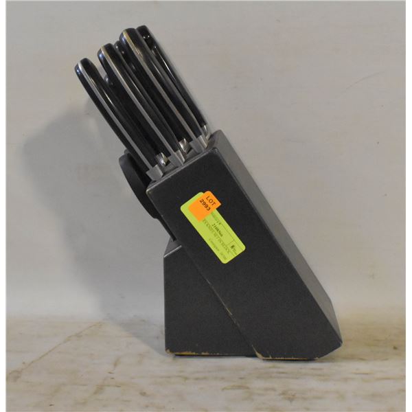 HENCKLES KNIFE SET IN BLOCK