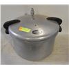 Image 1 : NATIONAL PRESSURE COOKER/CANNER 13 IMPERIAL