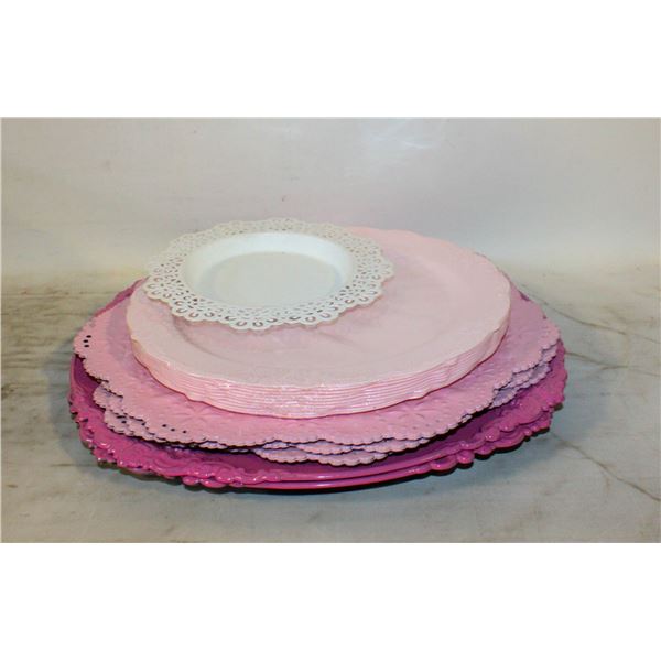 PINK/WHITE SERVING PLATES