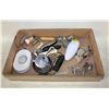 Image 1 : FLAT OF ASSORTED KITCHEN UTENSILS