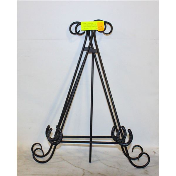 QTY 2 METAL HORSESHOE STYLE PICTURE