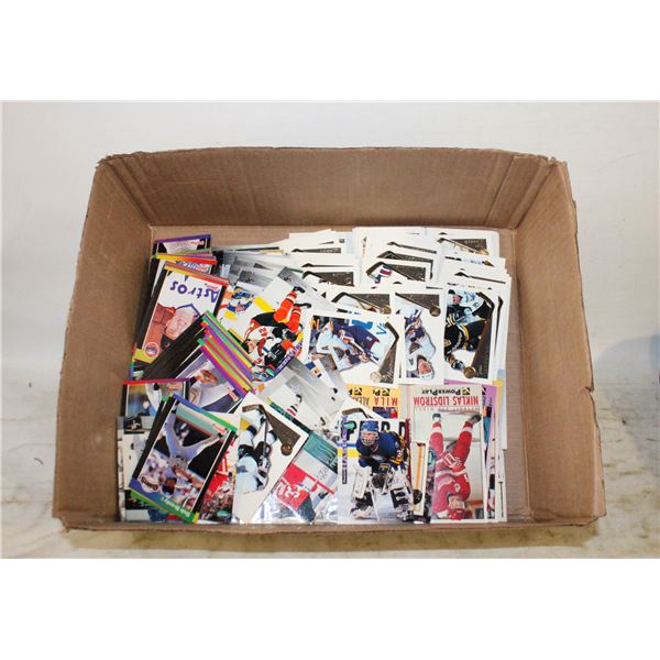 HOCKEY/BASEBALL CARDS LOT