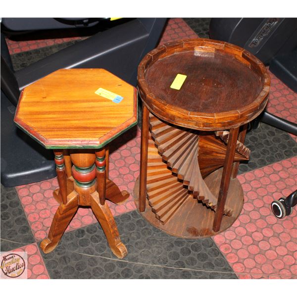 2 SMALL STANDS STAIRCASE & SMALL RED/GREEN