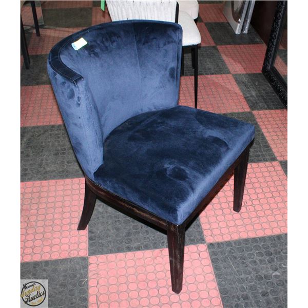 SHOWROOM FLOOR MODEL HAYDEN METROPOLIS SUEDE