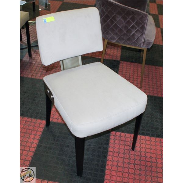 SHOWROOM FLOOR MODEL SUNPAN ARMLESS