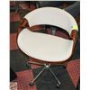 Image 1 : SHOWROOM FLOOR MODEL LUMISOURCE CURVO OFFICE CHAIR