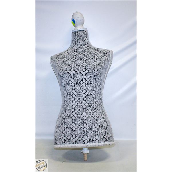 CHANTILLY LACE MANNEQUIN NEEDS STAND-ESTATE