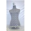 Image 1 : CHANTILLY LACE MANNEQUIN NEEDS STAND-ESTATE