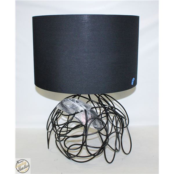 SHOWHOME FLOOR MODEL GAGE TANGLE TABLE TOP LAMP
