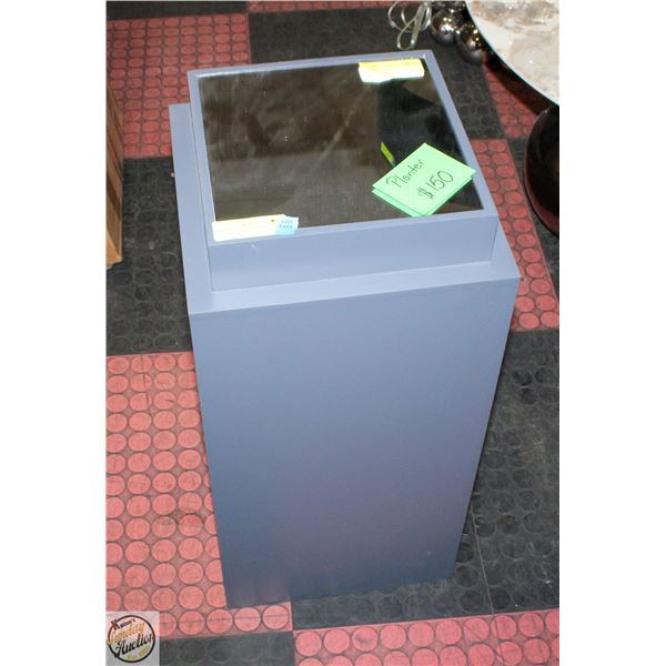 SHOWHOME FLOOR MODEL ALL MODERN SQUARED