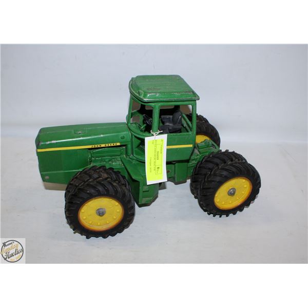 VINTAGE JOHN DEERE TRACTOR 14”X8”