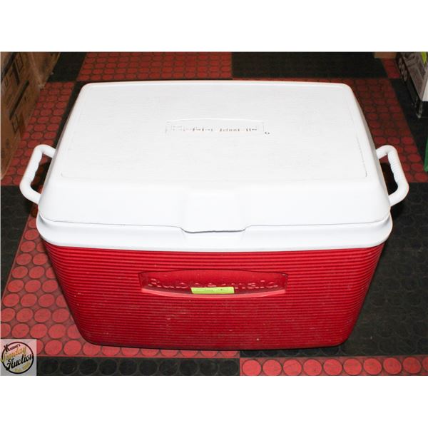 RUBBERMAID COOLER